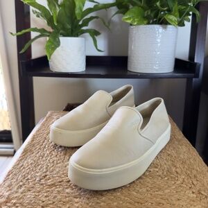 VINCE Women’s Brenden-b Sneaker in Off White Leather, Size 8.5M